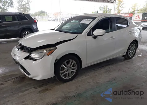 2017 Toyota Yaris Ia z USA, uszkodzony, nr VIN 3MYDLBYVXHY154013